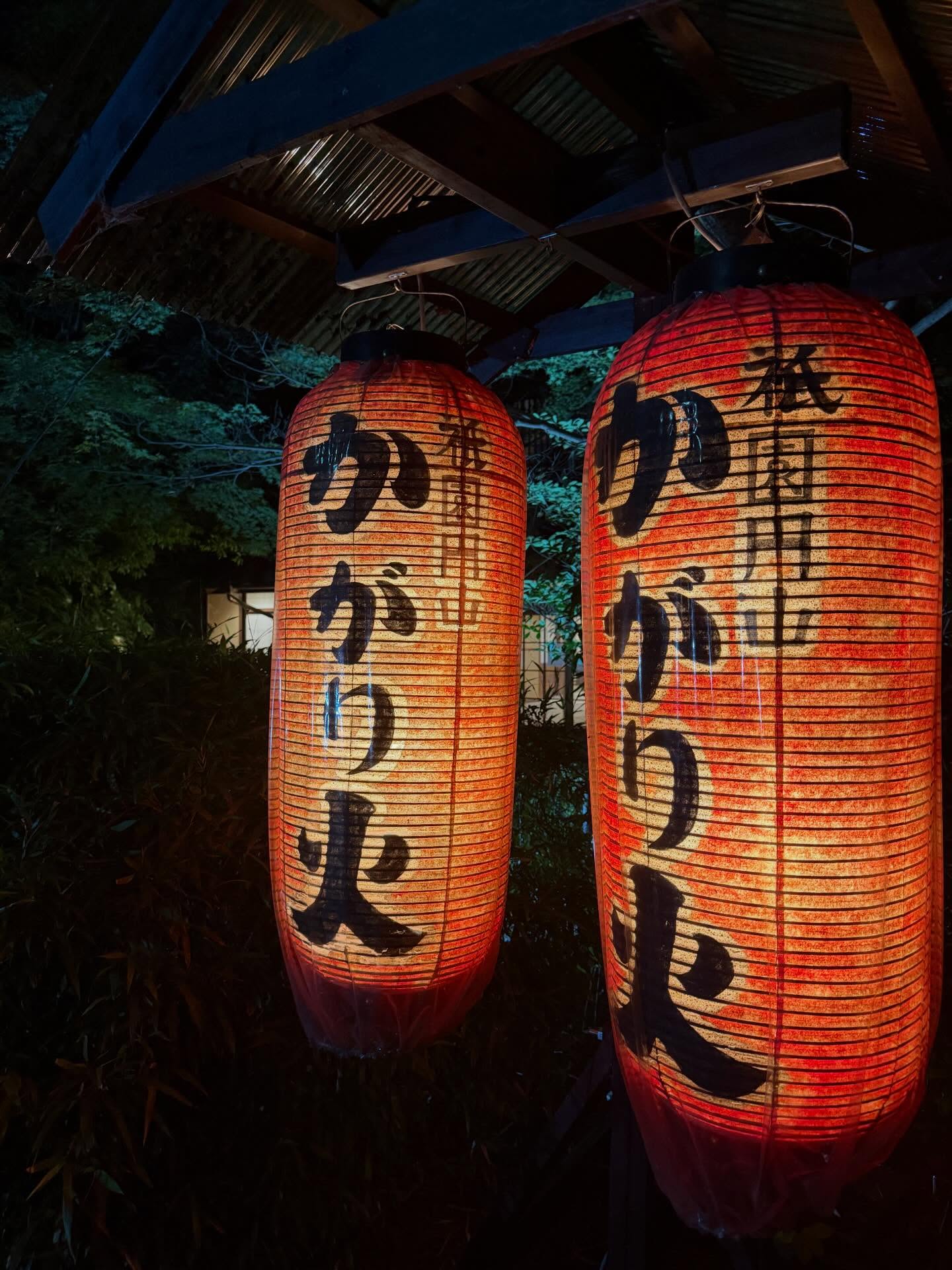 【京都に行ってきました!】岡山県支部の彌久末です!先日、大学時代の部活の同期会を京都にて行いました。場所は新歓コンパや歓送迎会でお世話になった祇園のかがり火へ!現役時代にはゆっくり味わうことのできなかったすき焼きをお腹いっぱい堪能しながら近況報告をしたり、思い出話に花が咲いたり、楽しい時間を過ごしてきました!翌日は錦市場をぶらりしたり、高台寺の夜間特別拝観へ錦市場も相変わらず活気あふれる場所でした住まなくなって益々京都が好きになりますね️